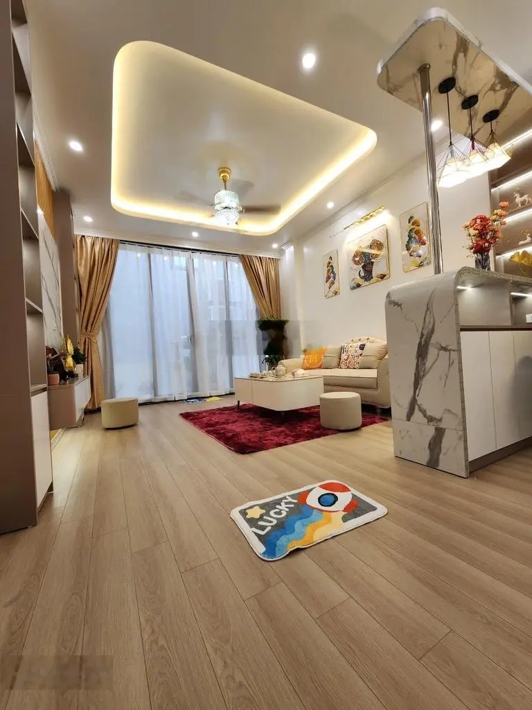 Bán nhà đường Hồng Tiến- Nguyễn Văn Cừ: Ngõ Ô Tô Qua, 40m Ra Phố, 6Tầng, Thang Máy, 40M, nhỉnh 8tỷ5