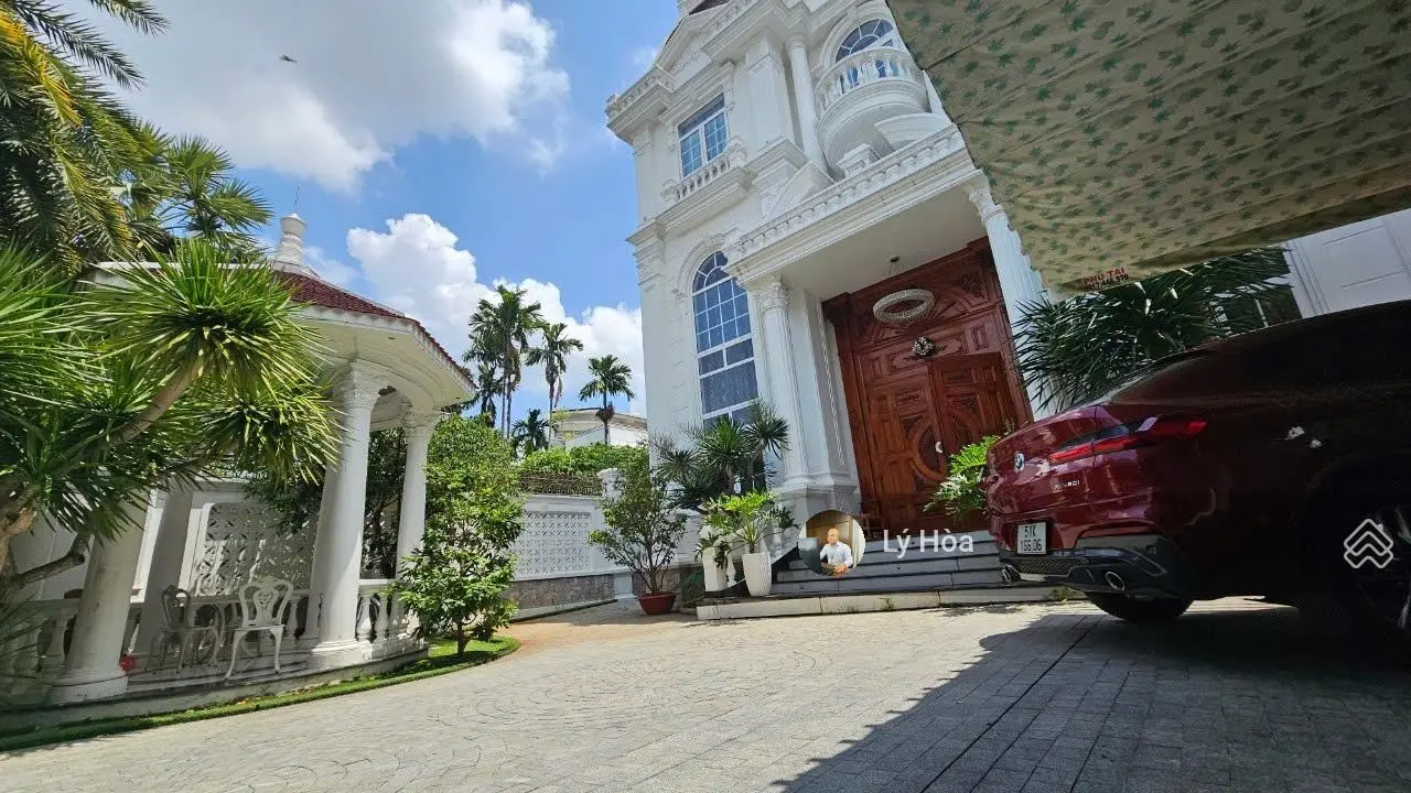 Bán Biệt thự Thảo Điền - Diện tích 777.9m2 - 3 tầng đẹp - Sân vườn hồ bơi - Gía 200 tỷ