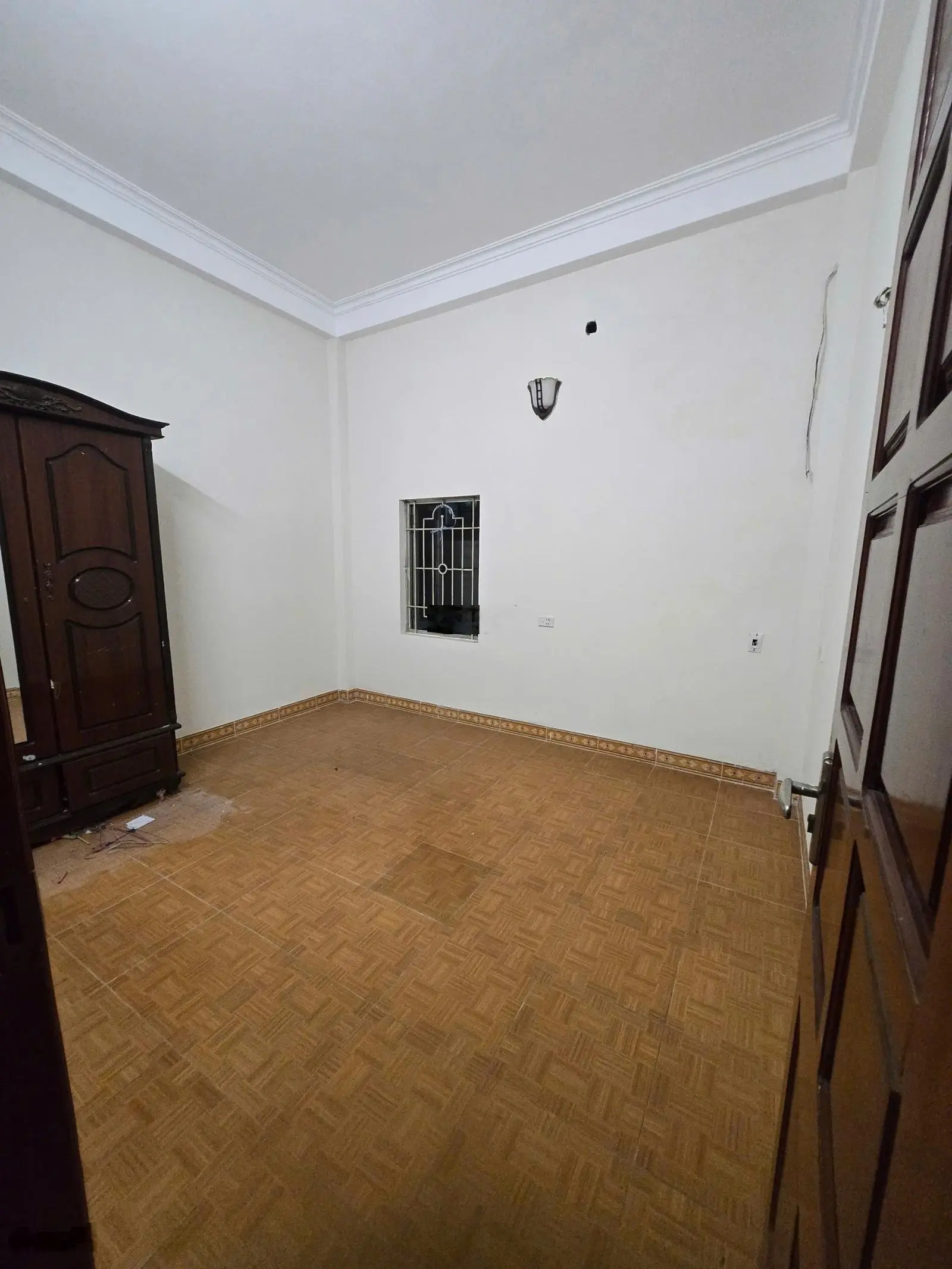 Chú Ý, DT : 48m2 , Khu Phân Lô Bộ Đội , Nơi Hiếm Bán , Nhà 3 Tầng , Gần Phố , Giá mềm : 8.6 tỷ