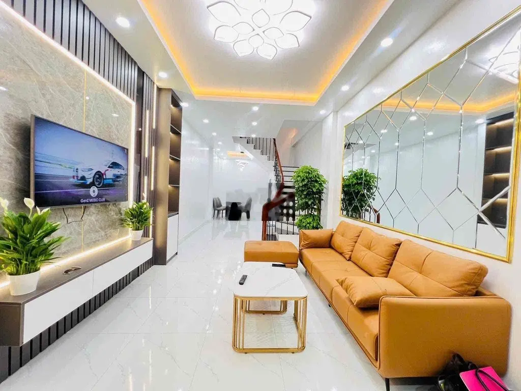 Bán Gấp! Nguyễn Chí Thanh, ngõ cực nông, sát phố, ô tô 35m, nhà đẹp