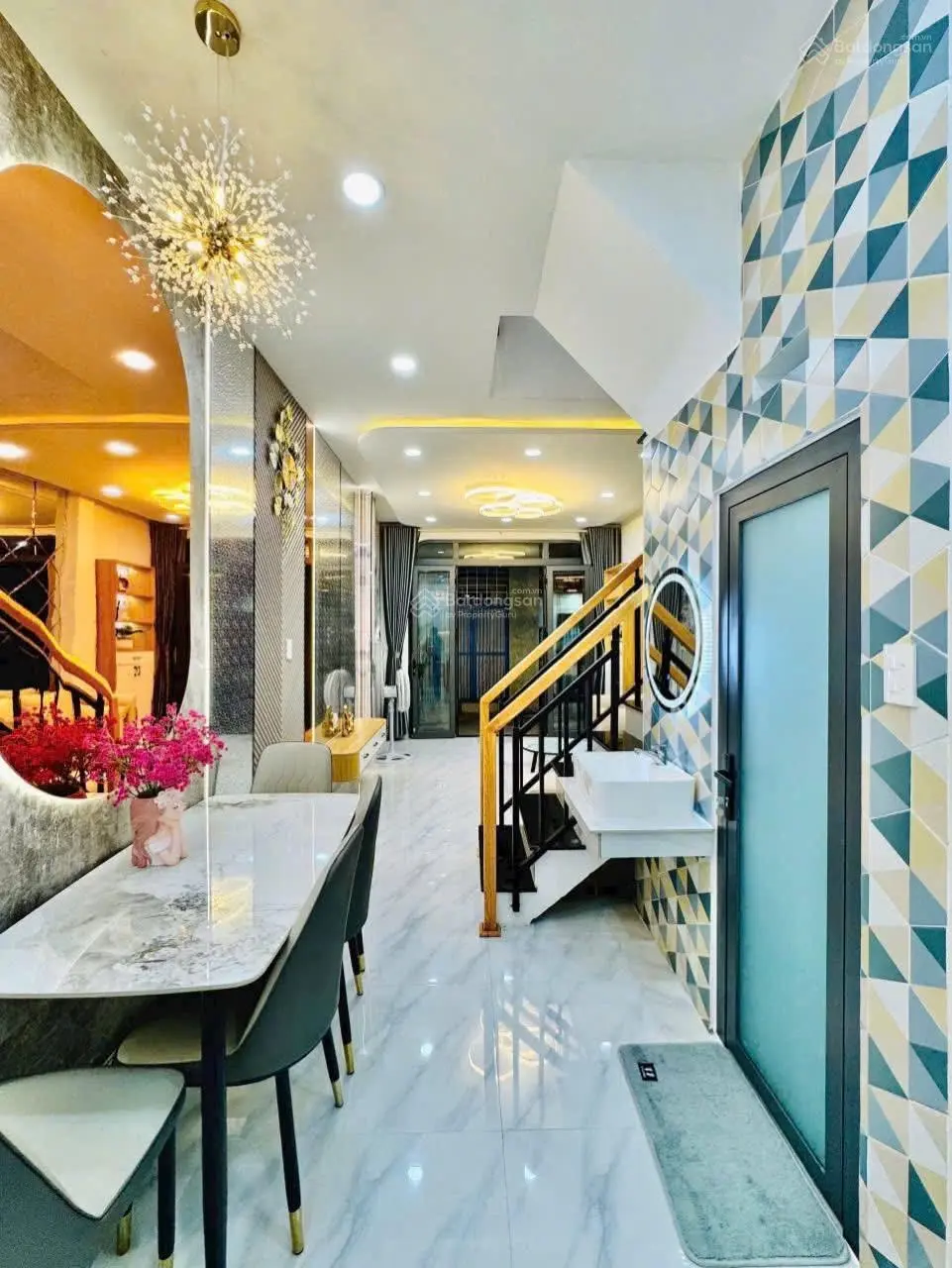 Bán gấp nhà riêng mặt tiền quận 5 cho thuê 30triệu/tháng