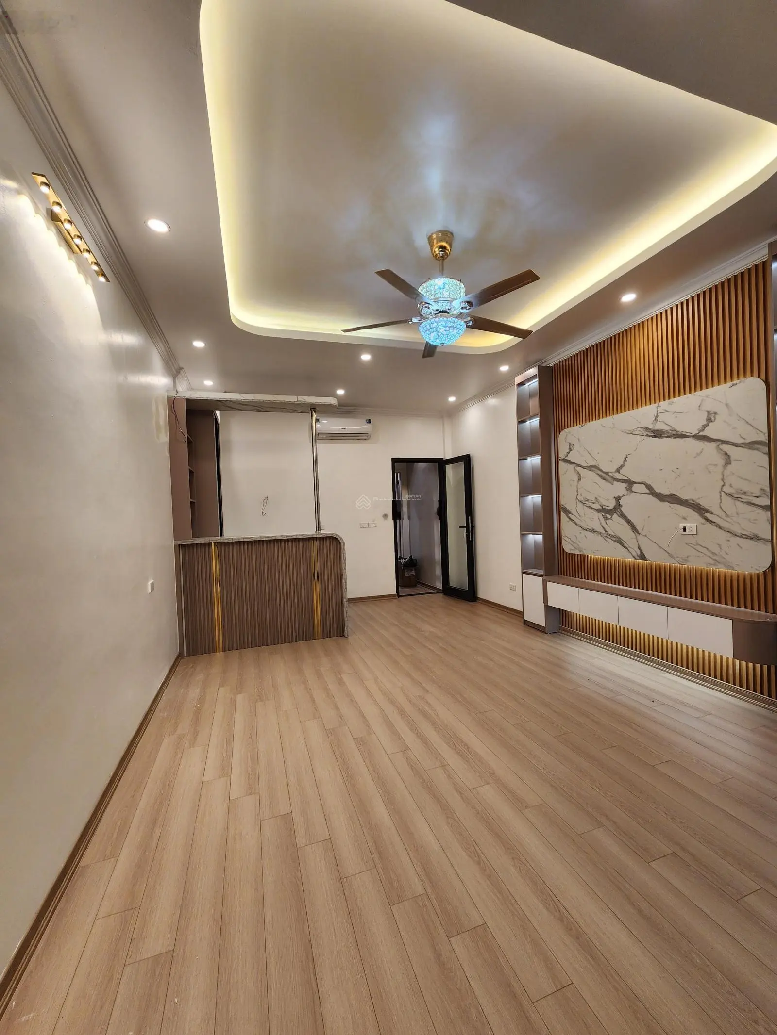 Đống Đa, Trung Liệt 40/50m2, 5 tầng, 4m mặt tiền, phân lô, thang máy, ô tô -Lh Giang 0979388189