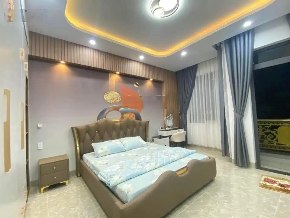 Nhà 3 lầu gần làng đại học quốc gia