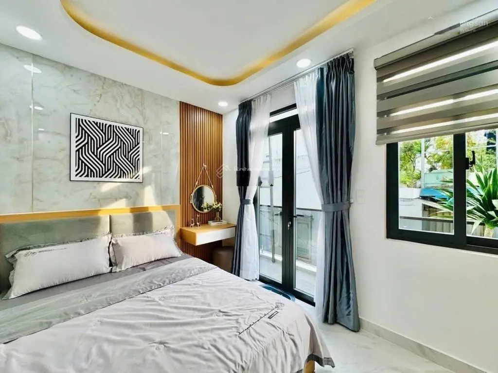Bán nhà Khánh Hội Quận 4 - 3 tầng - chỉ 3 tỷ - Bề ngang 4m - 28m2 - nhà mới full nội thất