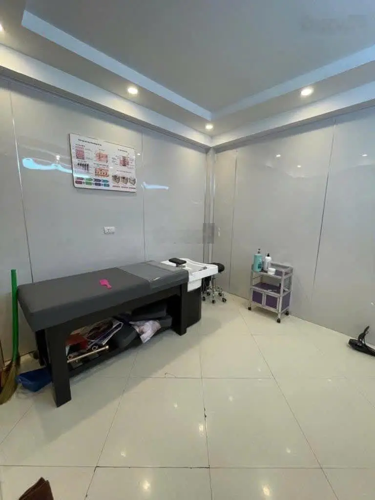 Nhà đẹp ngõ rộng ô tô qua nhà. Kinh doanh tốt. Chủ nhà xây tâm huyết. Gần ngay Vành Đai 4