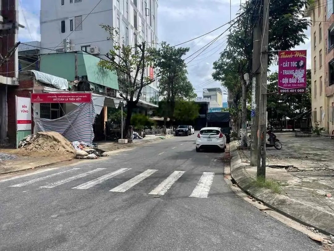 Ngân hàng thanh lý lô đất mặt tiền đường Lê Thiệt cách biển Nguyễn Tất Thành chỉ 300m.LH 0931 934 ***