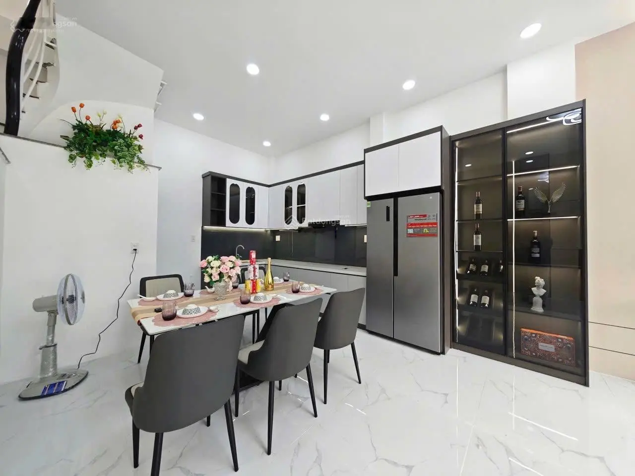 Bán Nhà MT SHR ,5x13,5lầu,7tỷ9,MT huỳnh thị hai.TCH q12