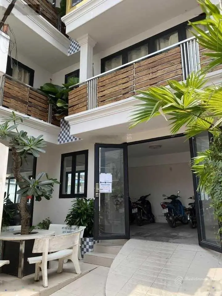Bao đầu tư, CHDV Dương Quảng Hàm, 180m2, 5 tầng, dòng tiền 100tr/tháng