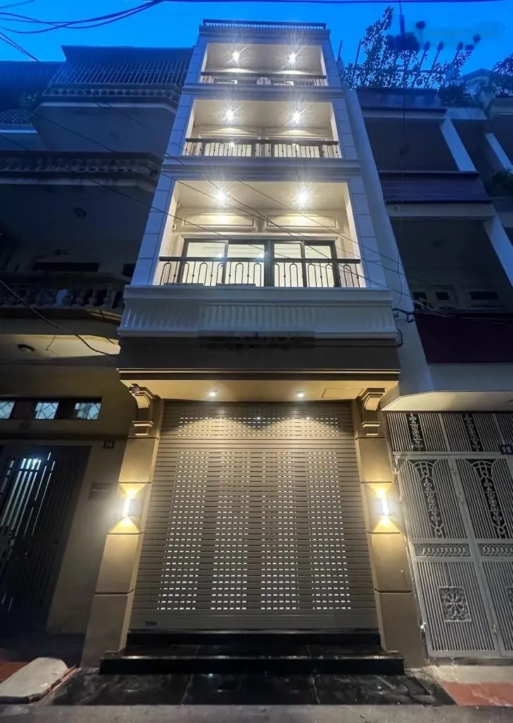 Bán nhà cầu giấy, 7 tầng thang máy ngõ thông ô tô đỗ cửa kinh doanh, 37,3 m2, giá 11,2 tỷ.