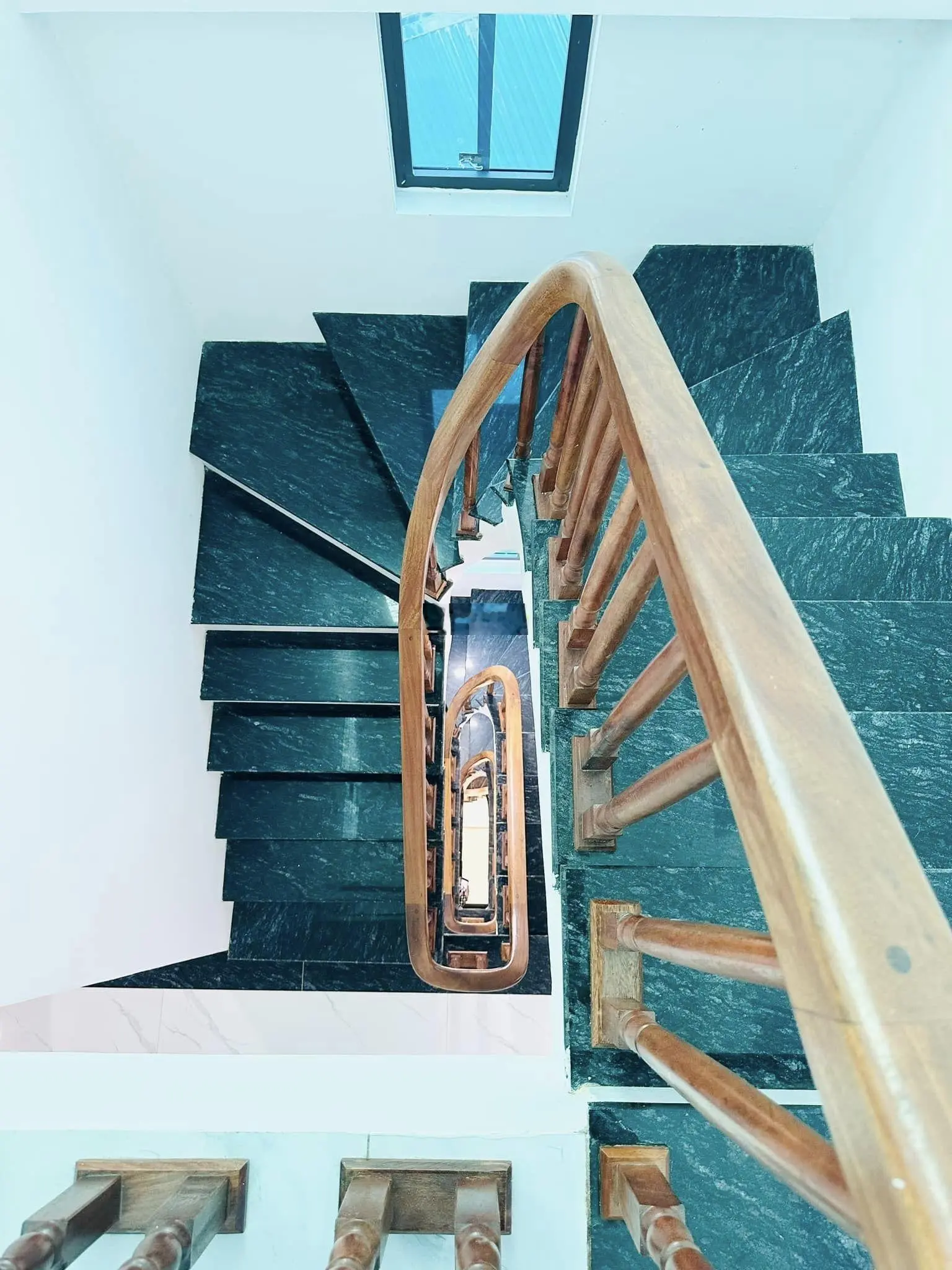 Bán nhà Kim Chung oto đỗ cửa 7PN view hồ Dân cư đông đúc nhiều tiện ích sổ đỏ cất két DT: 45m2