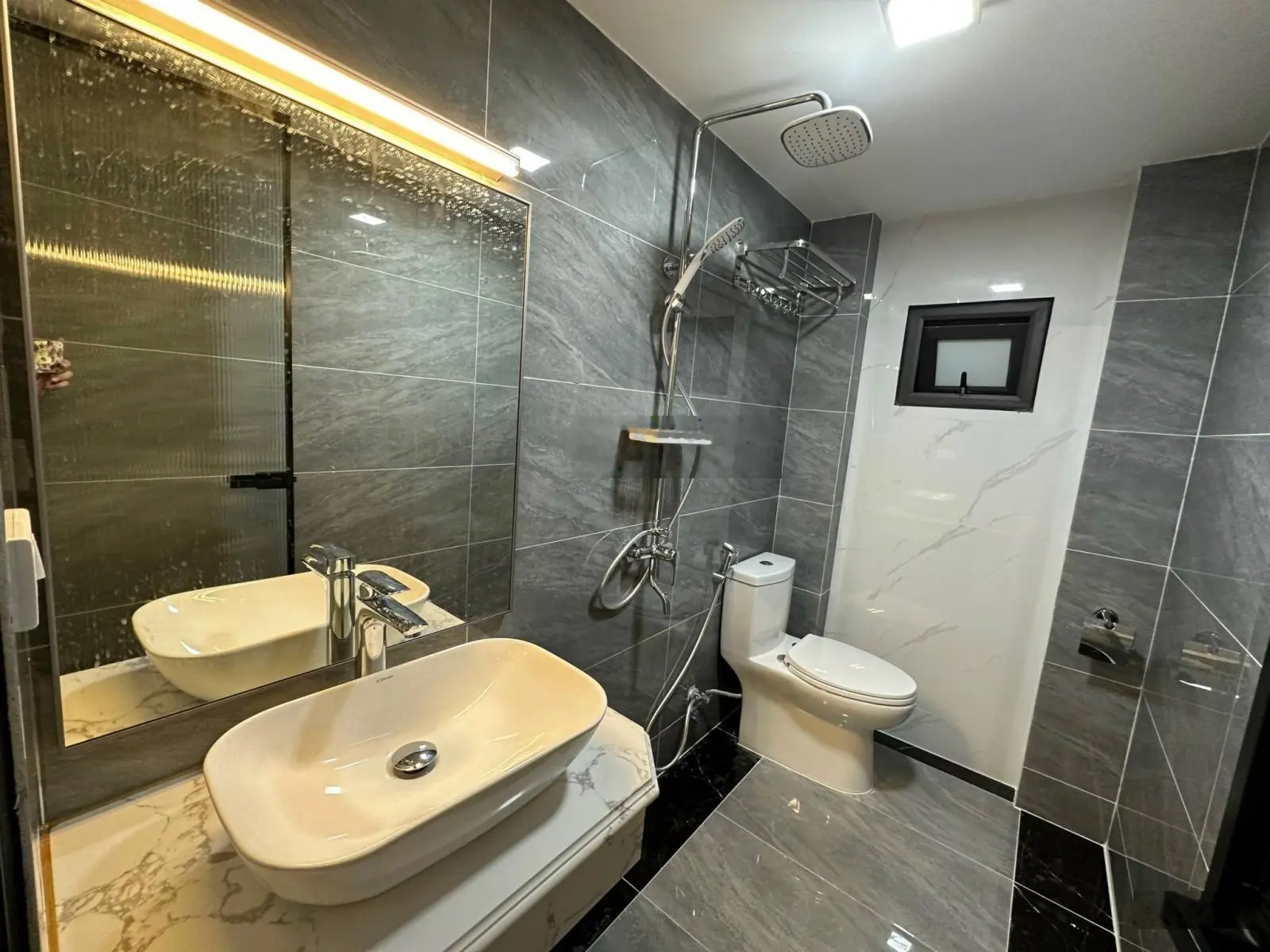 Rẻ nhất khu, đầu tư dòng tiền khủng, CCMN Quan Hoa, Cầu Giấy 220m2 7 tầng 36 tỷ, hiện đại, gần phố