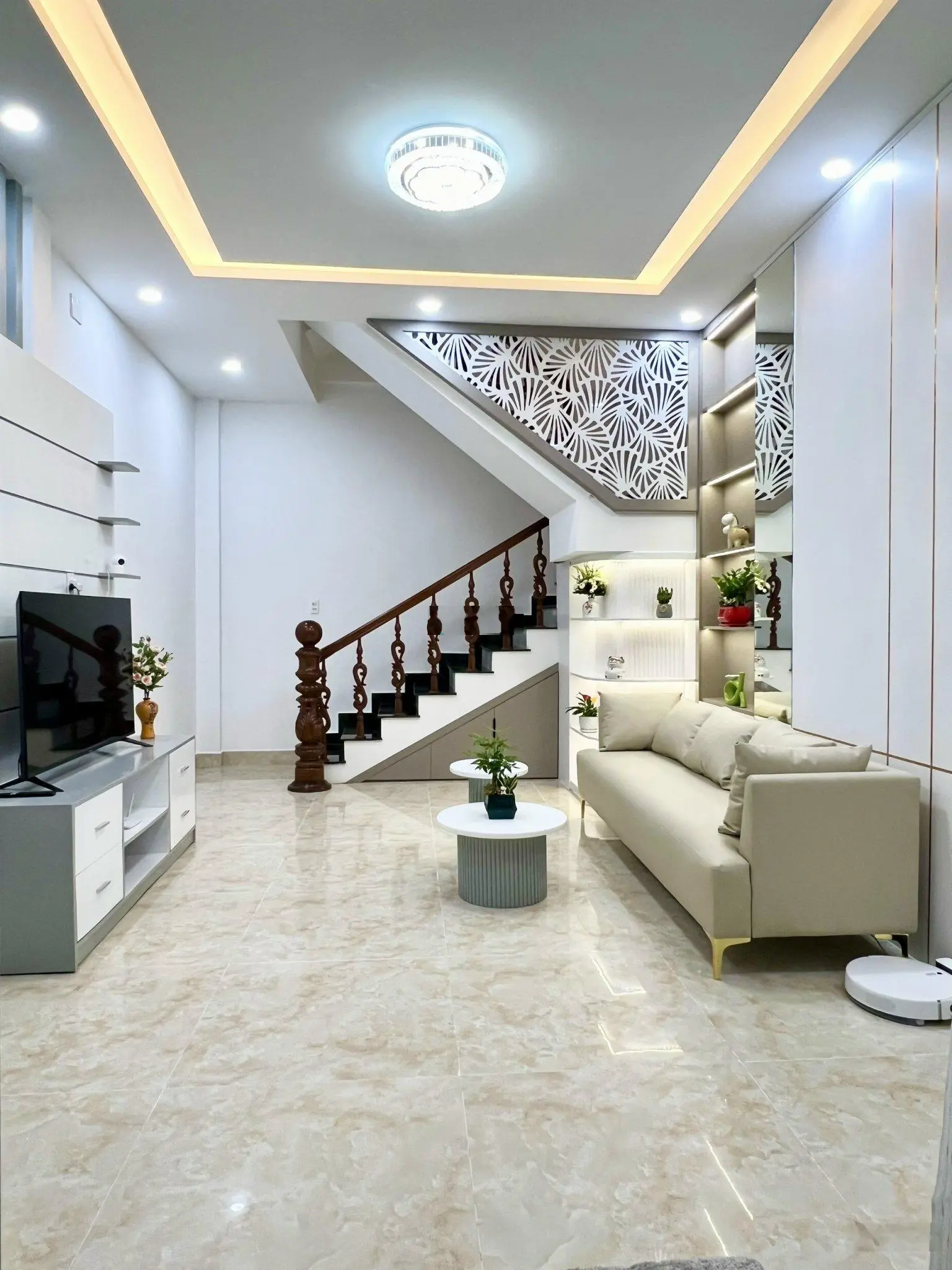 Nhà đẹp trung tâm Đà Nẵng 3 tầng ô tô vào đậu trước nhà. Nội thất vip. Chỉ hơn 4 tỷ