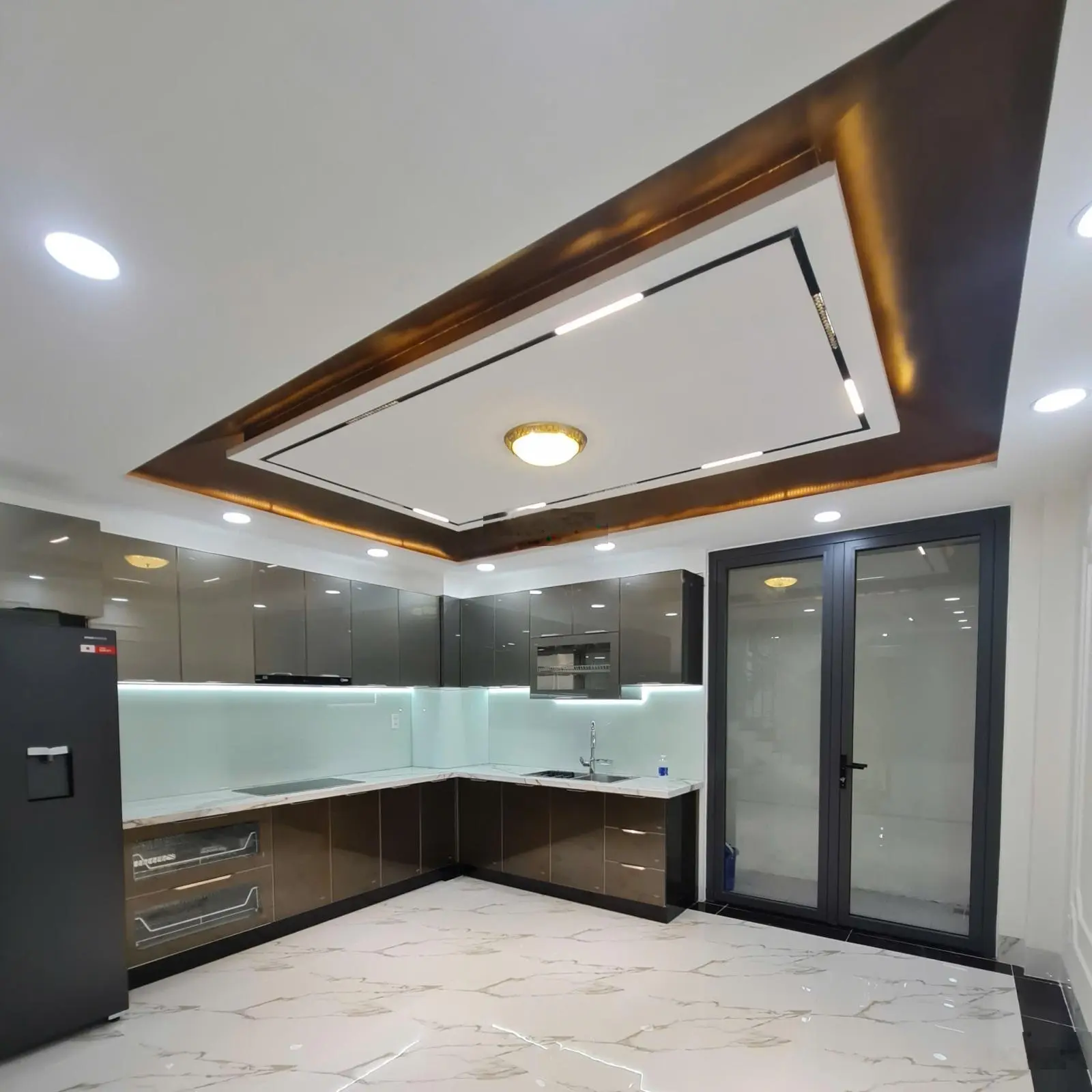 Nhà bán hẻm 50 đường Hoà Bình p5 quận 11 TPHCM gồm 4 p ngũ 1 thờ 5 WC giá 11 CTL, LH:0969748973
