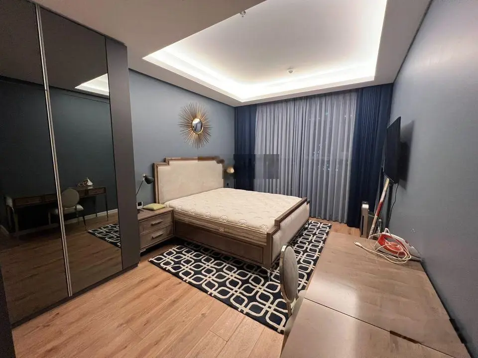 Chính chủ bán gấp căn hộ 2PN 2WC chung cư Res Green Tower DT 77m2, giá 1ty630 còn thương lượng, SHR