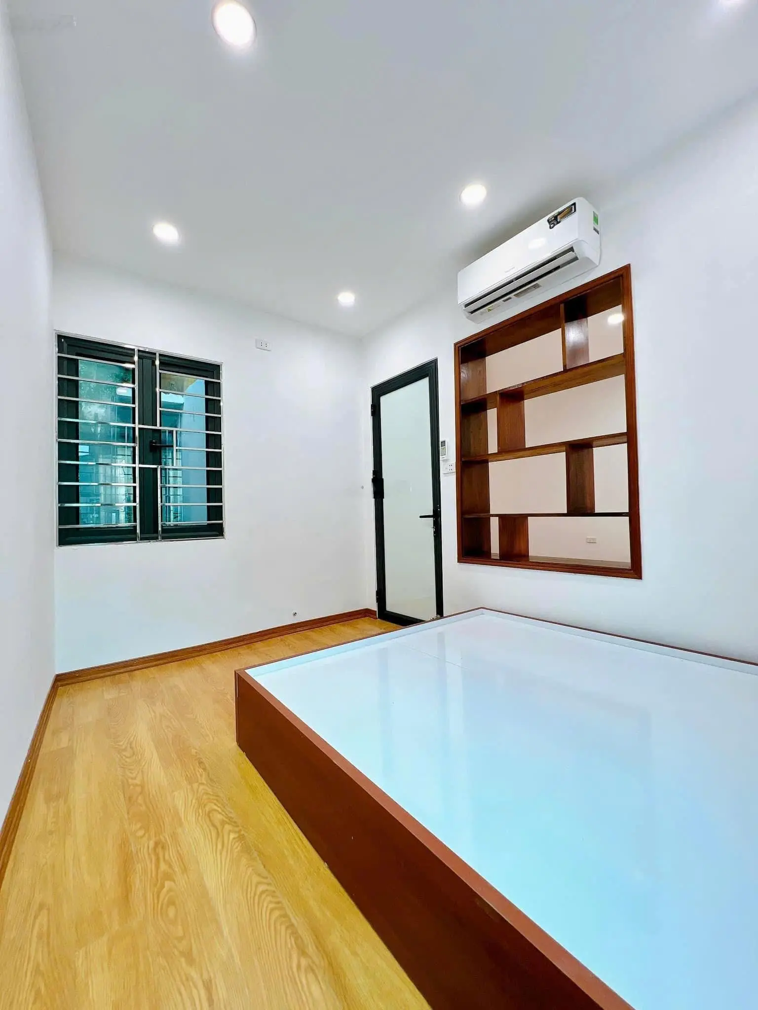Hiếm! Chỉ 3,78 tỷ tập thể Ngọc Hà, Ba Đình, Lô Góc, gần công viên, sổ to, 100m2, 3pn 2wc nhà đẹp
