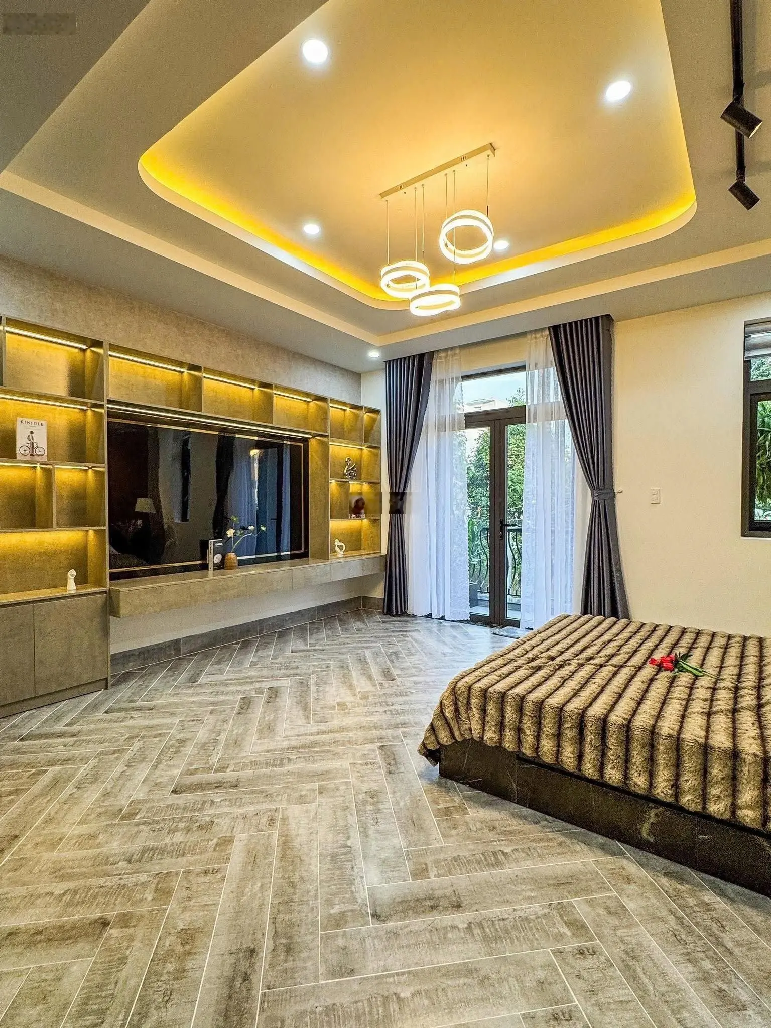 Tôi cần bán nhà Đ.Nguyễn Thiện Thuật,Q.3 giá 4Tỷ280/89,6m cho thuê 28tr/tháng gần chợ Hồ Thị Riêng