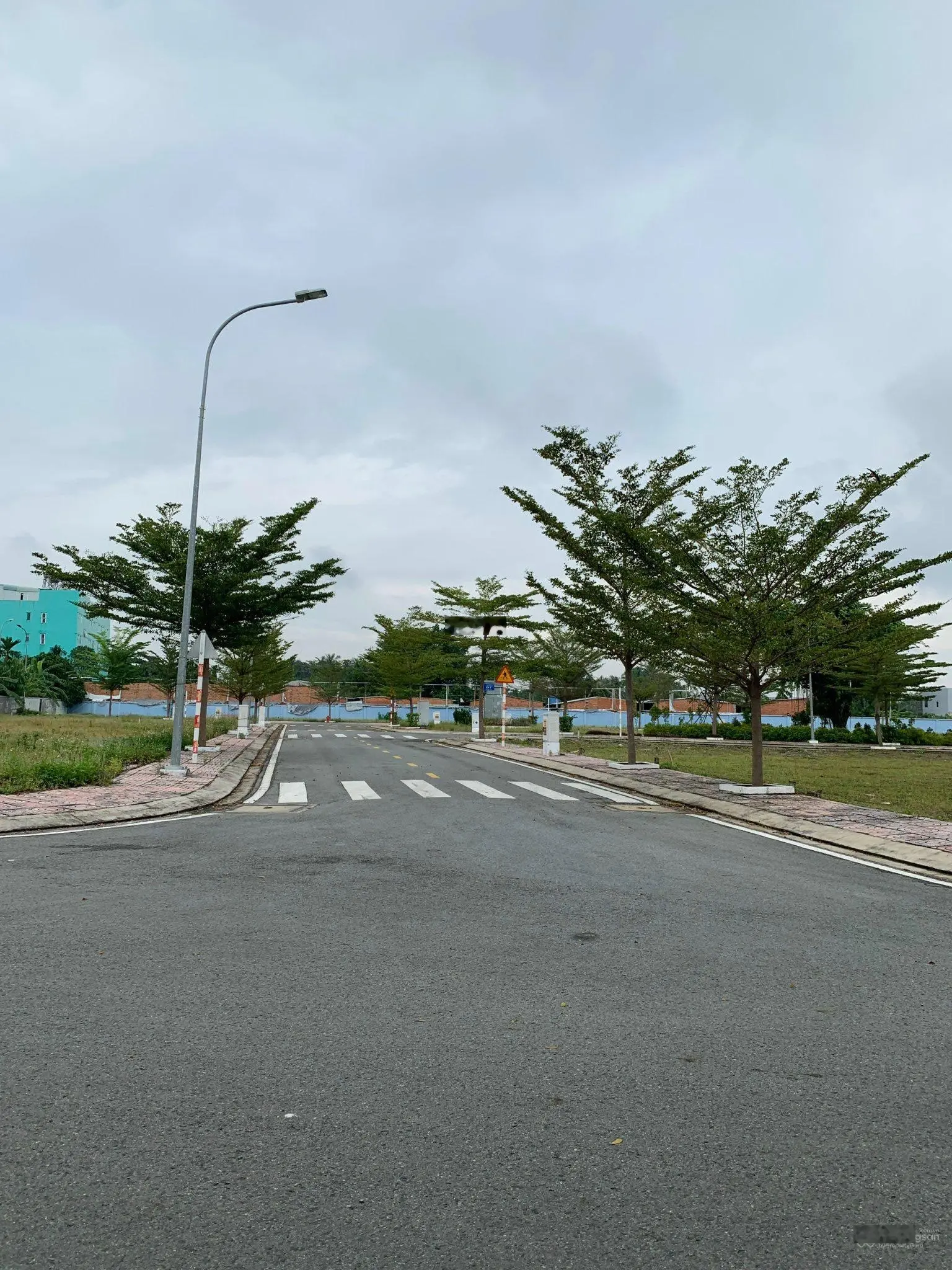 Đất ngộp 80m2 MT đường Hoàng Hữu Nam, p. Long Thạnh Mỹ Q9, SHR, dân cư đông