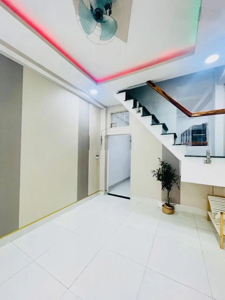 Bán nhà mặt phố Nguyễn Thái Sơn, 3,75 tỷ, 27m2, giá tốt, view đẹp