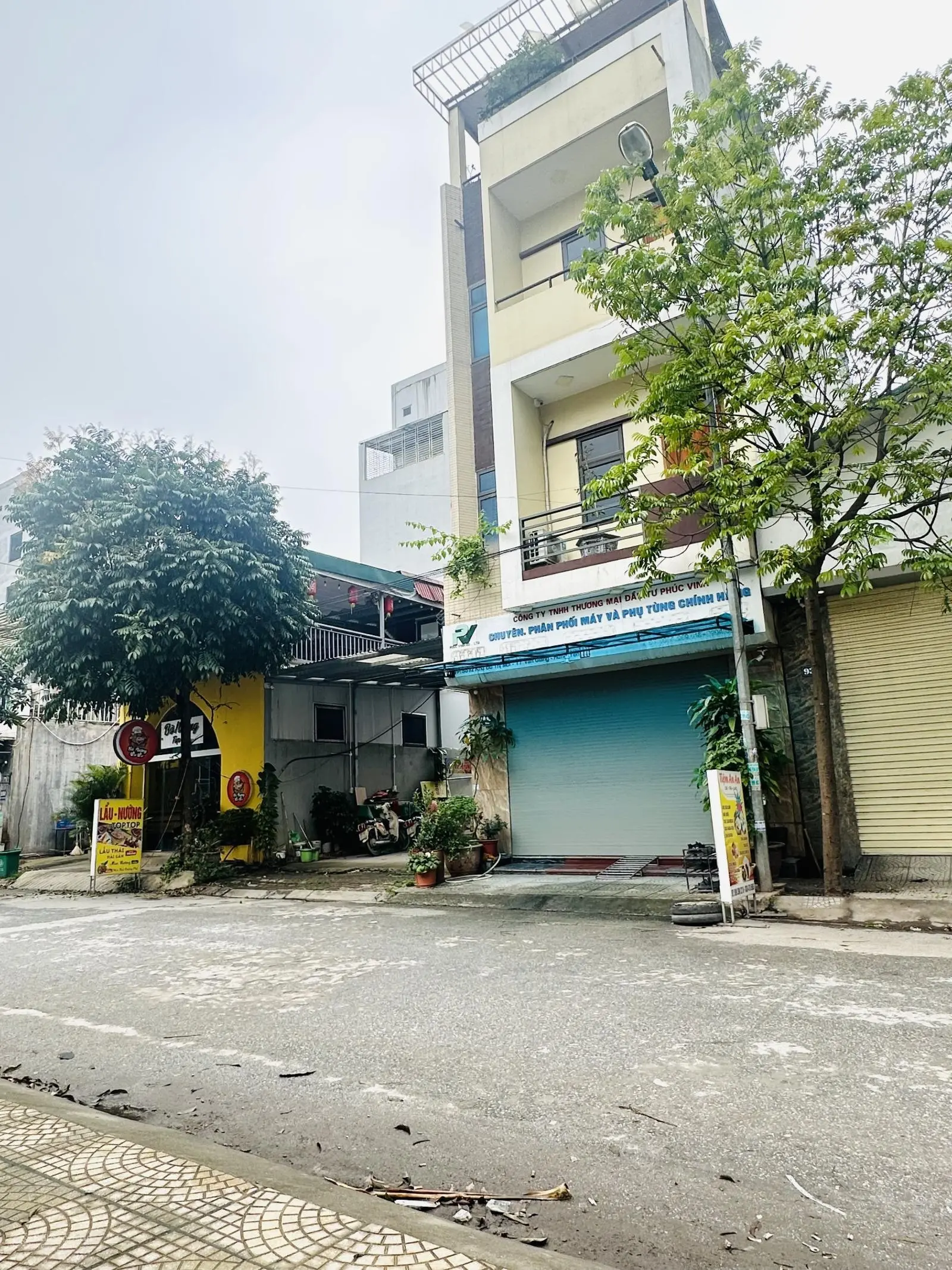 BÁN ĐẤT TẶNG NHÀ TẠI VÒNG XUYẾN VĂN GIANG KHU 4,3ha, 70m mặt tiền 5 có sẵn nhà 3 tầng giá 15x/m