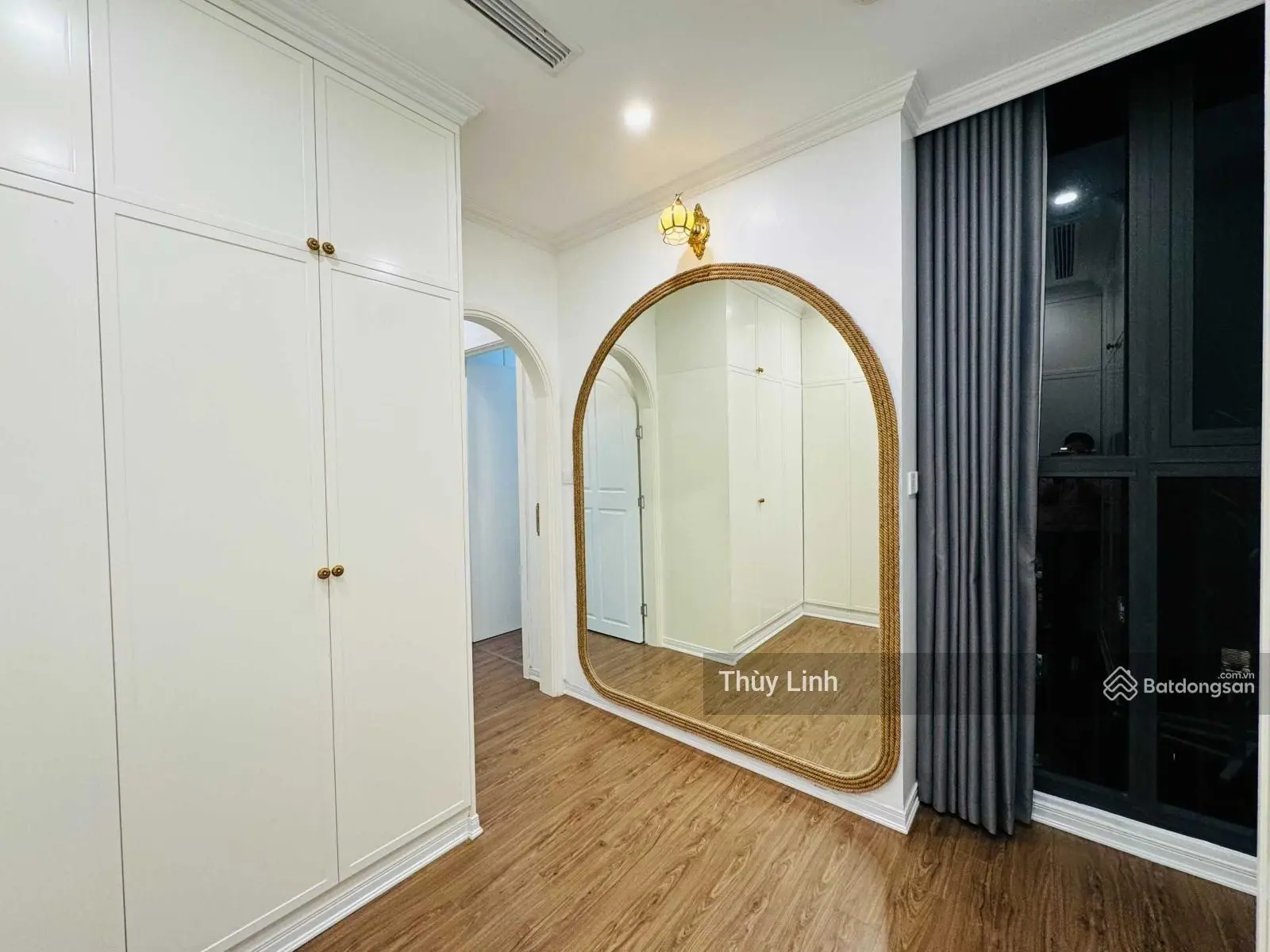Bán căn hộ 2 phòng ngủ view hồ Vinhomes Skylake (S2.01), DT 71m2 thông thủy, sẵn nội thất