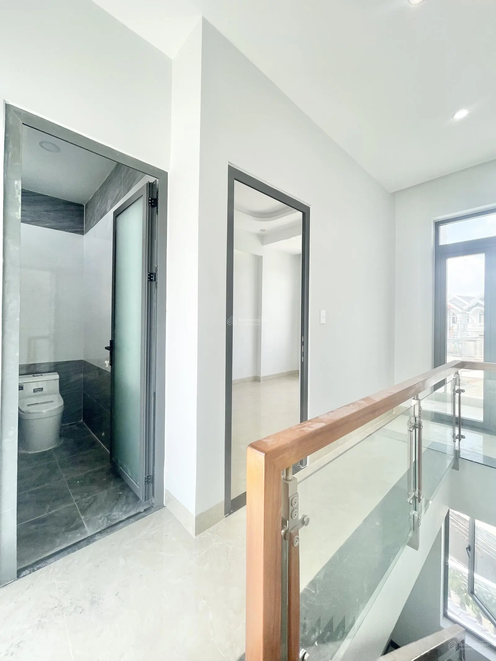 Cần bán nhà 2 lầu mới hoàn thiện gần ngã tư mồi DT67M giá 3,4 tỷ