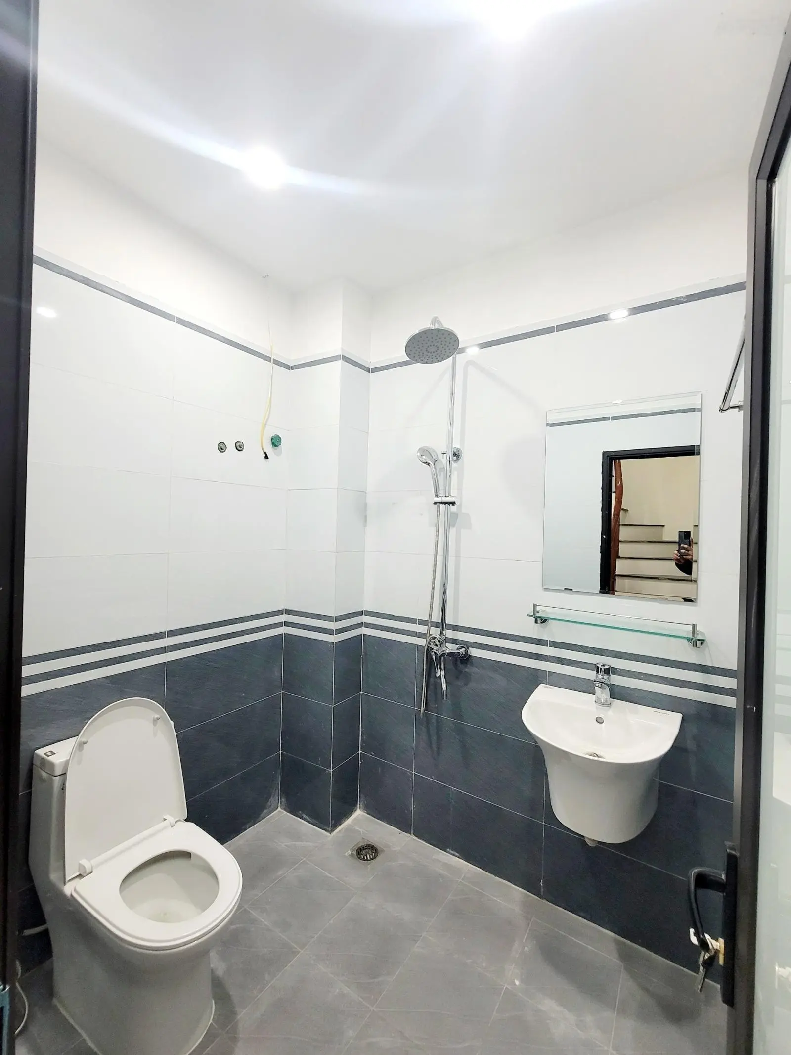 Nhà khu ngã tư Canh ngay quận Nam Từ Liêm, cách chợ chỉ 800m 6 phòng ngủ thoáng vừa ở vừa cho thuê