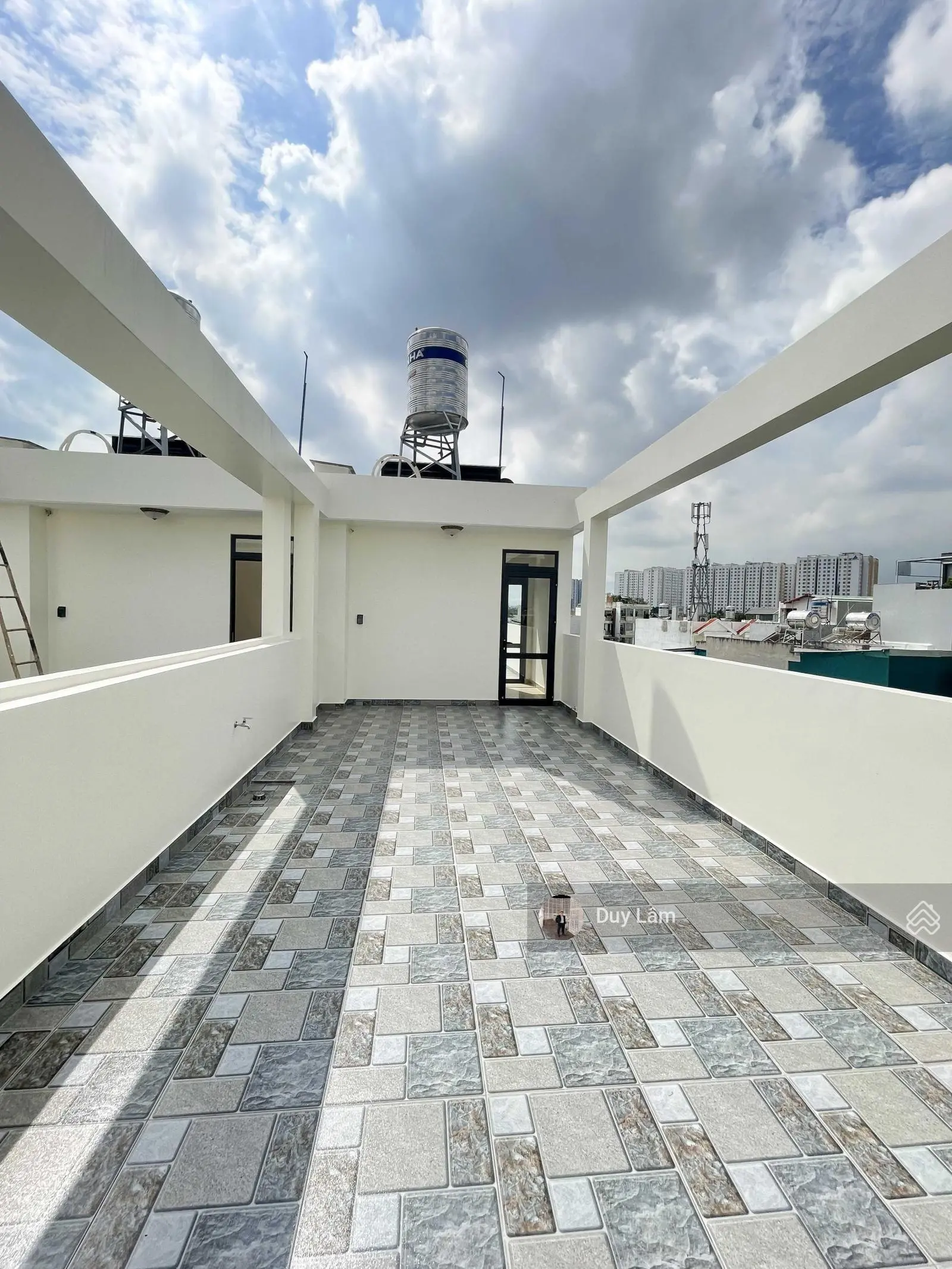 Nhà mới 4 tầng có sân ô tô rộng (4x21m) ngay chợ Đầu Mối, BV Quốc Tế - giá 6.1 tỷ 0901 469 ***