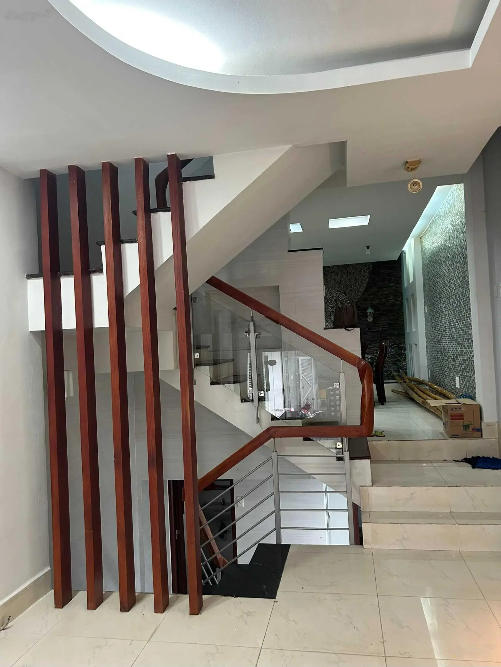Cần bán gấp nhà MTNB đường Lữ Gia, 4x14m, hầm 3 lầu sân thượng nhà mới vào ở liền P15, Quận 11