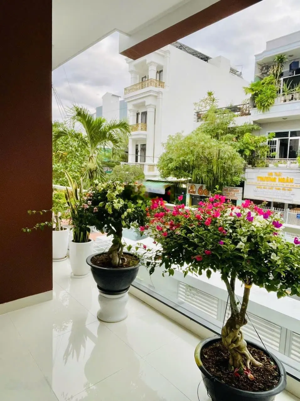 Nhà mặt tiền đường Nguyễn Hữu Huân - Phước Tiến, 135,1m2 ngang 6,1 có gara ô tô có 4pn giá 18,2 tỷ.