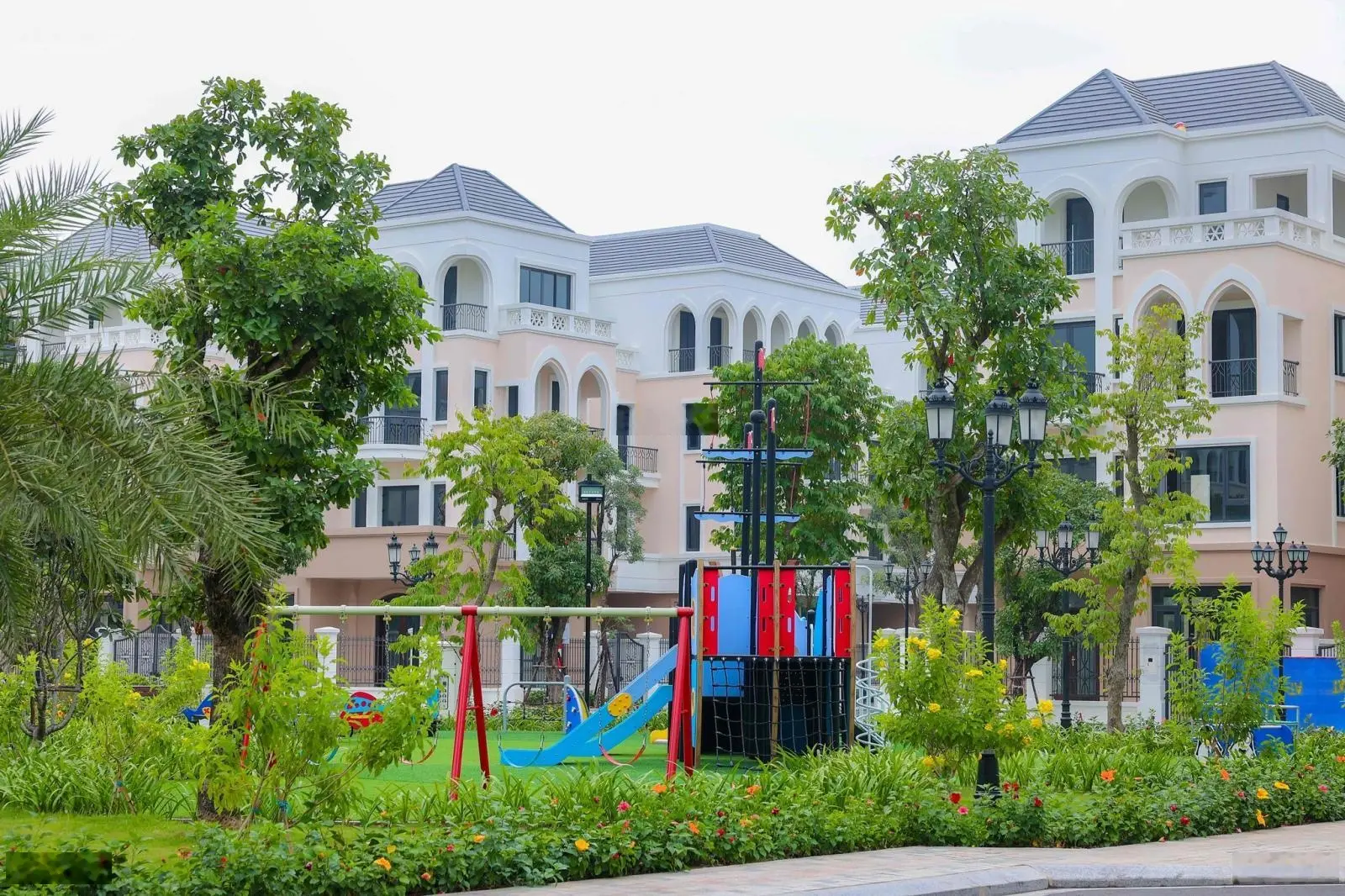 Bán xẻ khe phân khu Hải Âu, gần công viên, giá 7,x tỷ bao phí - rẻ nhất Vinhomes Ocean Park 2