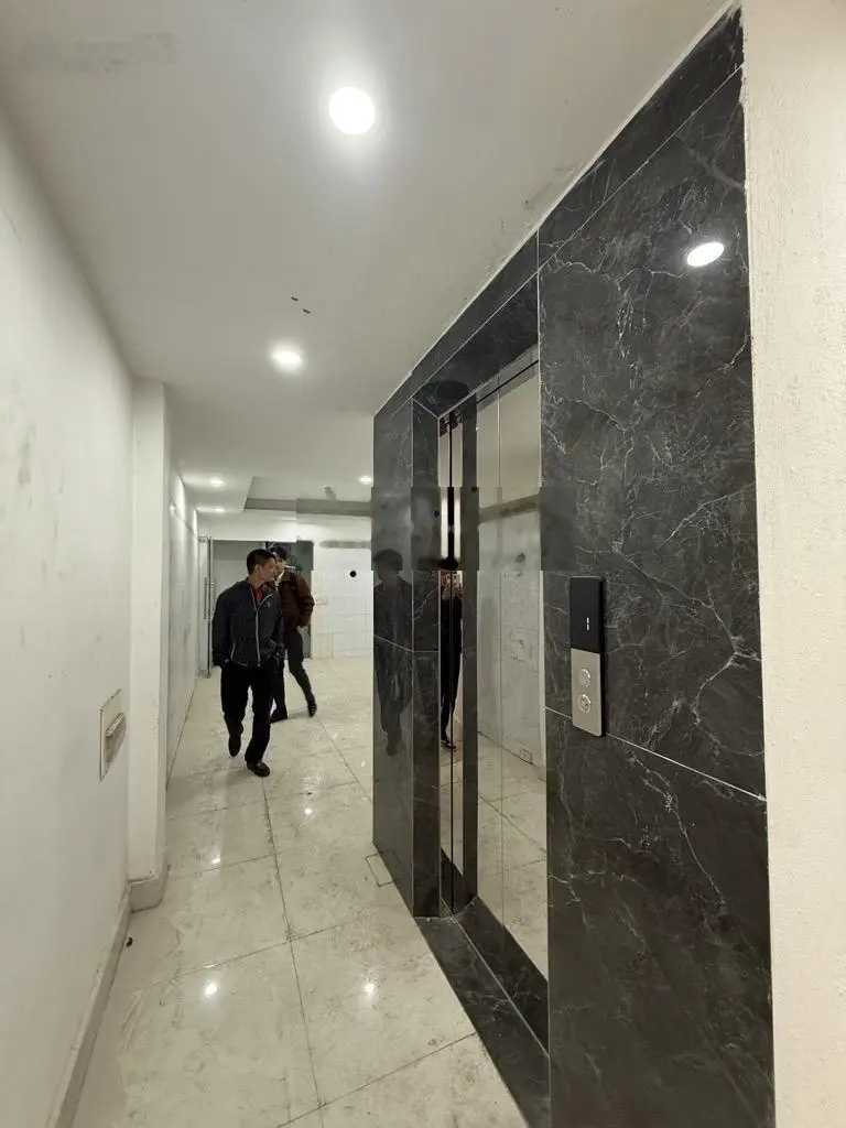 Bán nhà - Lạc Long Quân - Cầu Giấy - thang máy - ô tô vào nhà - phân lô - khu ở