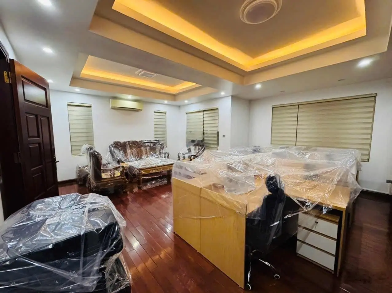 Bán biệt thự sang trọng hiện đại KĐT mới Yên Hoà, Cầu Giấy DT 153m2 x 4 tầng, MT 10m. Giá 65 tỷ TL