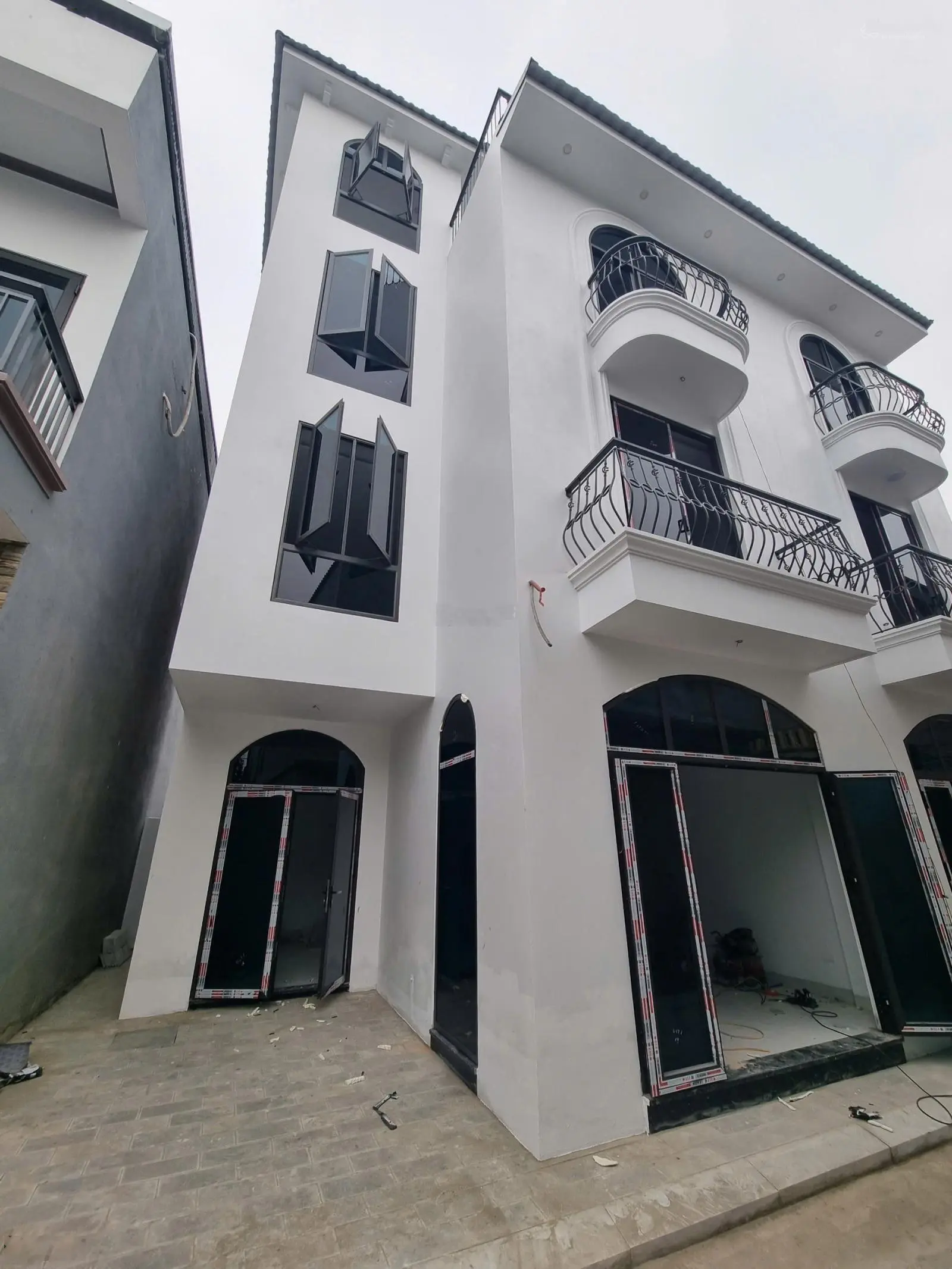 Nhà 4 tầng mới xây gần trường chuyên Lam Sơn