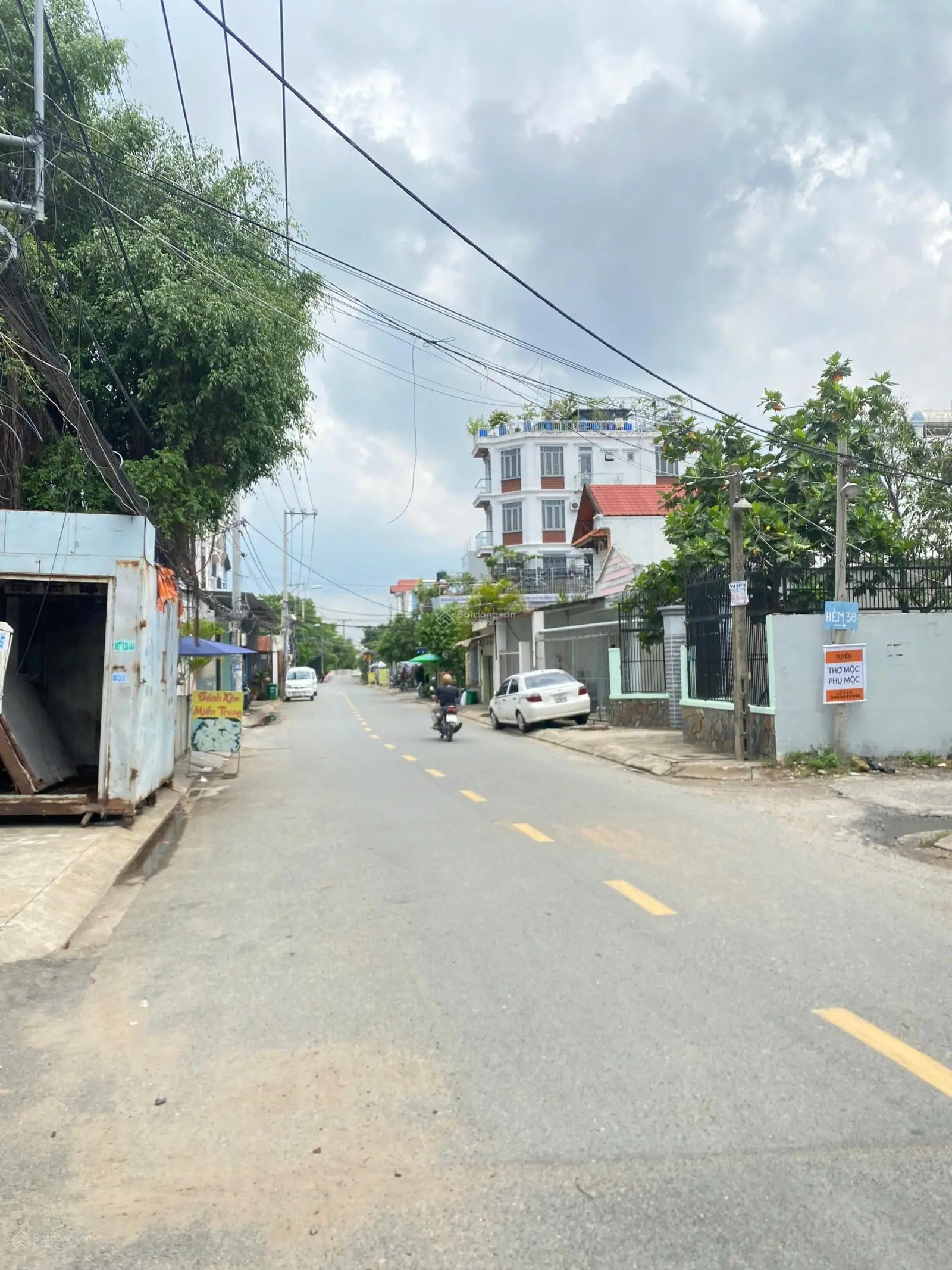 Nhà 4 tấm thiết kế hiện đại cực đẹp Full Nội Thất, P Linh Đông, Ngay đường Phạm Văn Đồng rẽ vào.