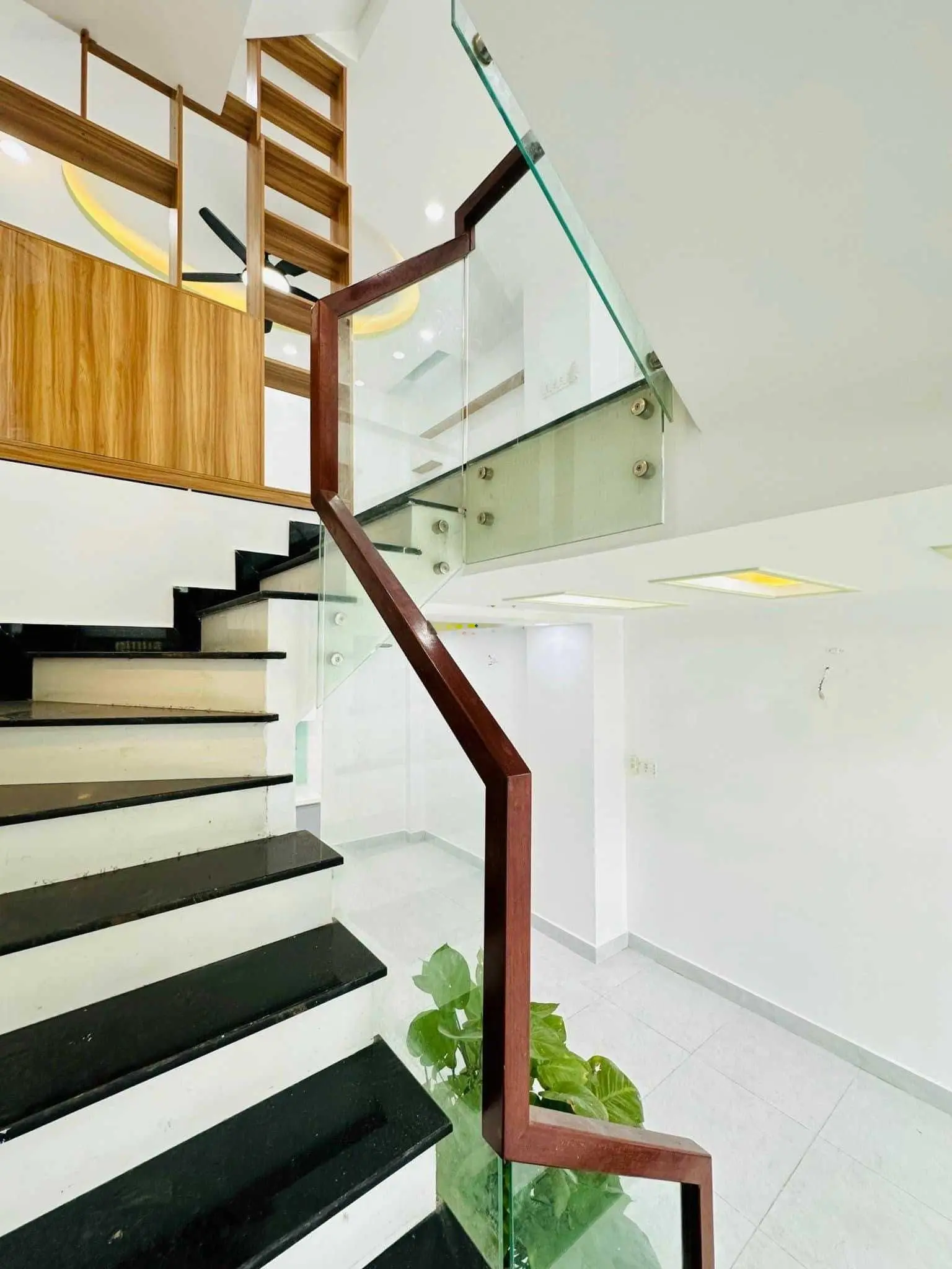 Bán Nhà Trung Tâm Quân 11 Đường Hàn Hải Nguyên, Phường 2, DT: 35,8m2.