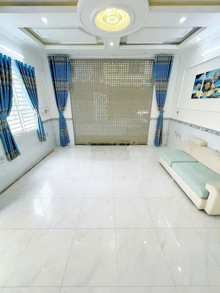 Bán nhà gốc 1 trệt 2 lầu hẻm 6m hẻm 115 cách mạng tháng 8