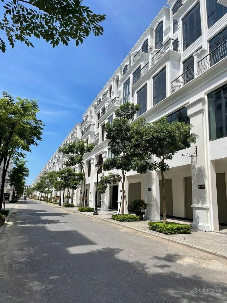 Cần bán liền kề khu Anh Quốc dự án Hinode Royal Park. Diện tích 95m2 giá 21,5 tỷ. LH: 0966761190