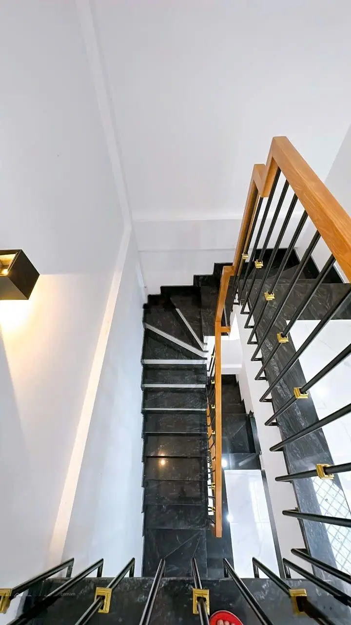 Bán nhà quận 4, nhà tốt, kèo thơm đường số xe hơi, 4 tầng xây mới hoàn công đủ, khu Vĩnh Hội !
