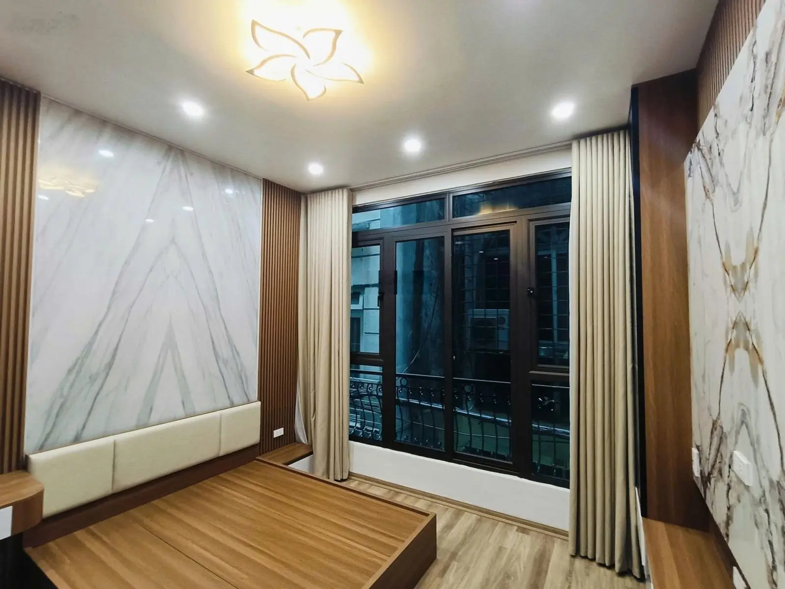 Đẳng cấp! Nguyễn Phúc Lai - Phân lô - Ô tô - 43m2 - 4 tầng - 15.5 tỷ