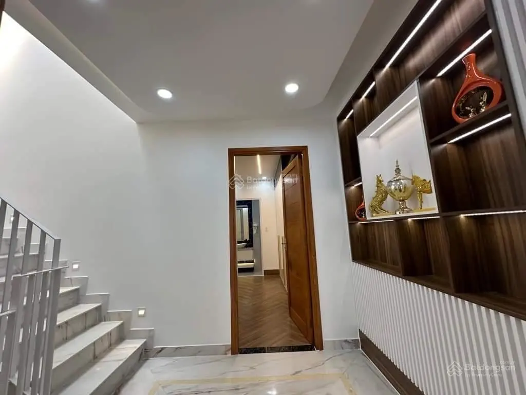 Bán nhà ngộp Trương Quyền-P6-Q3 đang cho thuê 29tr/th. DT 63,9m2 giá 4tỷ180, nằm sát CV Lê Văn Tám