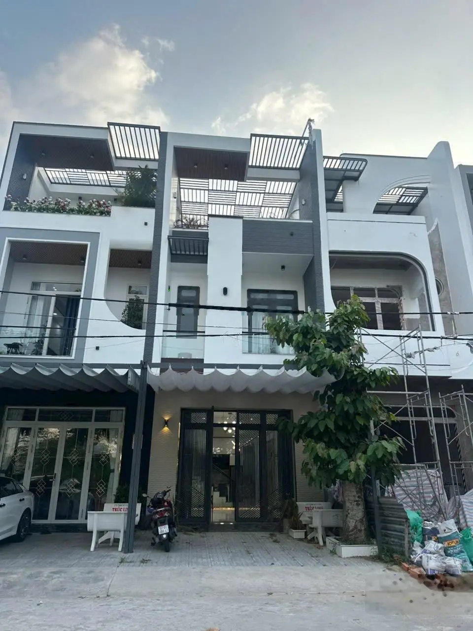 Nhà mới phố Nguyễn Xí, ô tô đỗ trước nhà. Khu nhà phân lô có dòng tiền 30tr/tháng 62m2 chỉ 9.5 tỷ