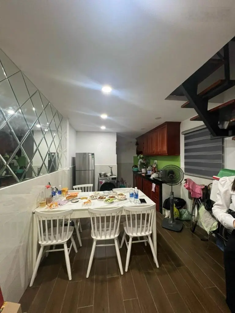 Hẻm xe tải - Nguyên Hồng - P1 GV - 52m2 - 2 tầng - giá 5.95 tỷ