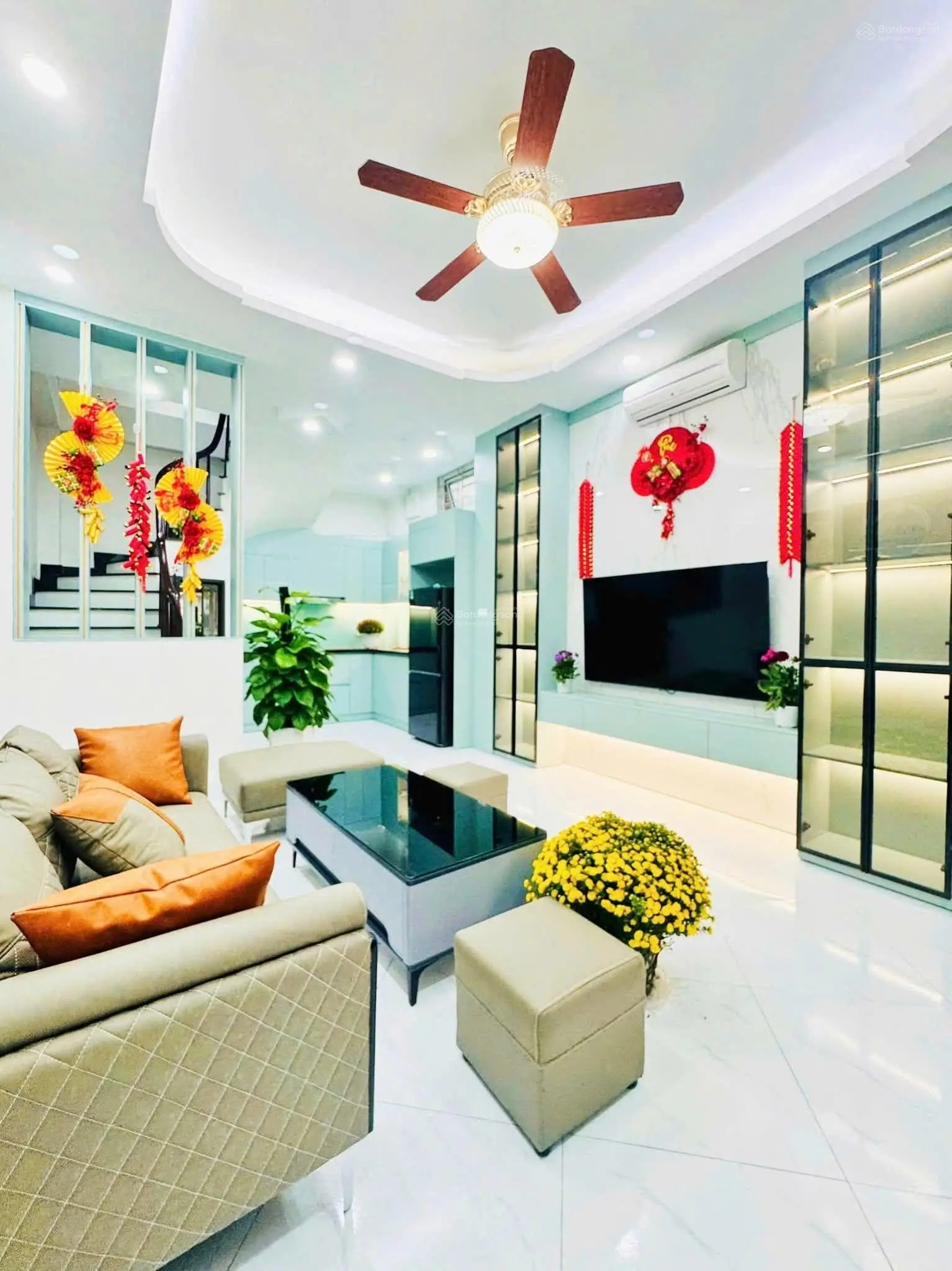 Nhà Phố Trần Đại Nghĩa, Lô Góc, Ô tô đỗ cửa, KD, diện tích 38m2, 5 tầng, mặt tiền 4m, giá 9,95 tỷ