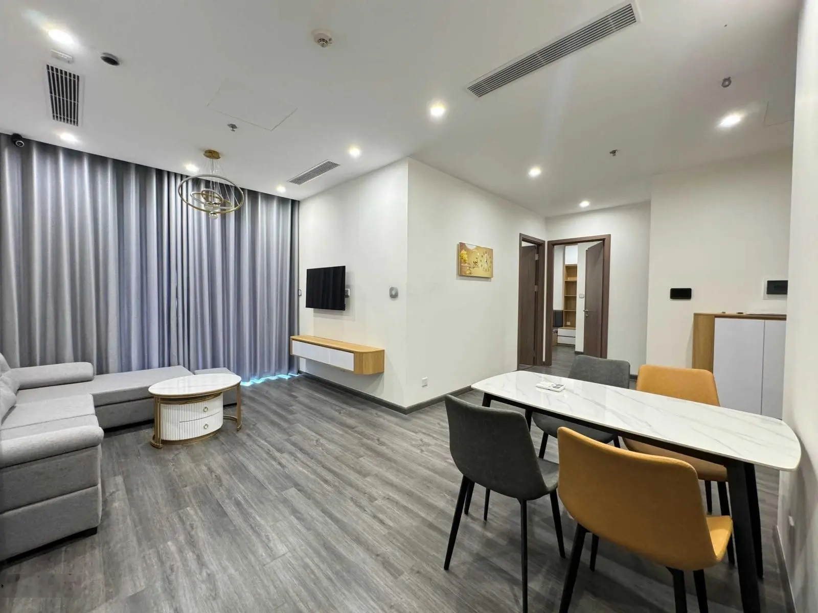 Bán căn hộ 2PN, 72 m2, toà R1.01, Vinhomes Ocean Park, chỉ 3.93 tỷ