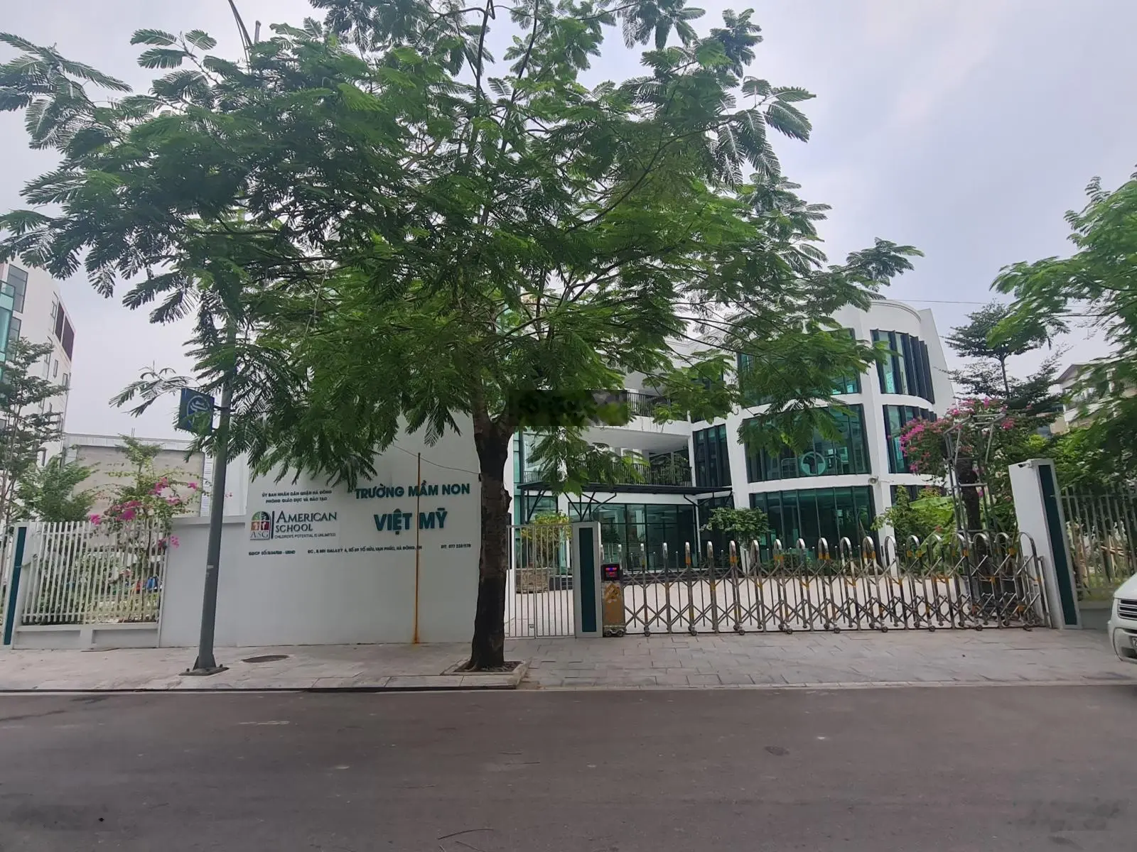 Bán gấp căn G3 Đông Nam 98m2 vị trí siêu đẹp cạnh chung cư Roman vuông vắn đẹp. LH: 0963 689 896