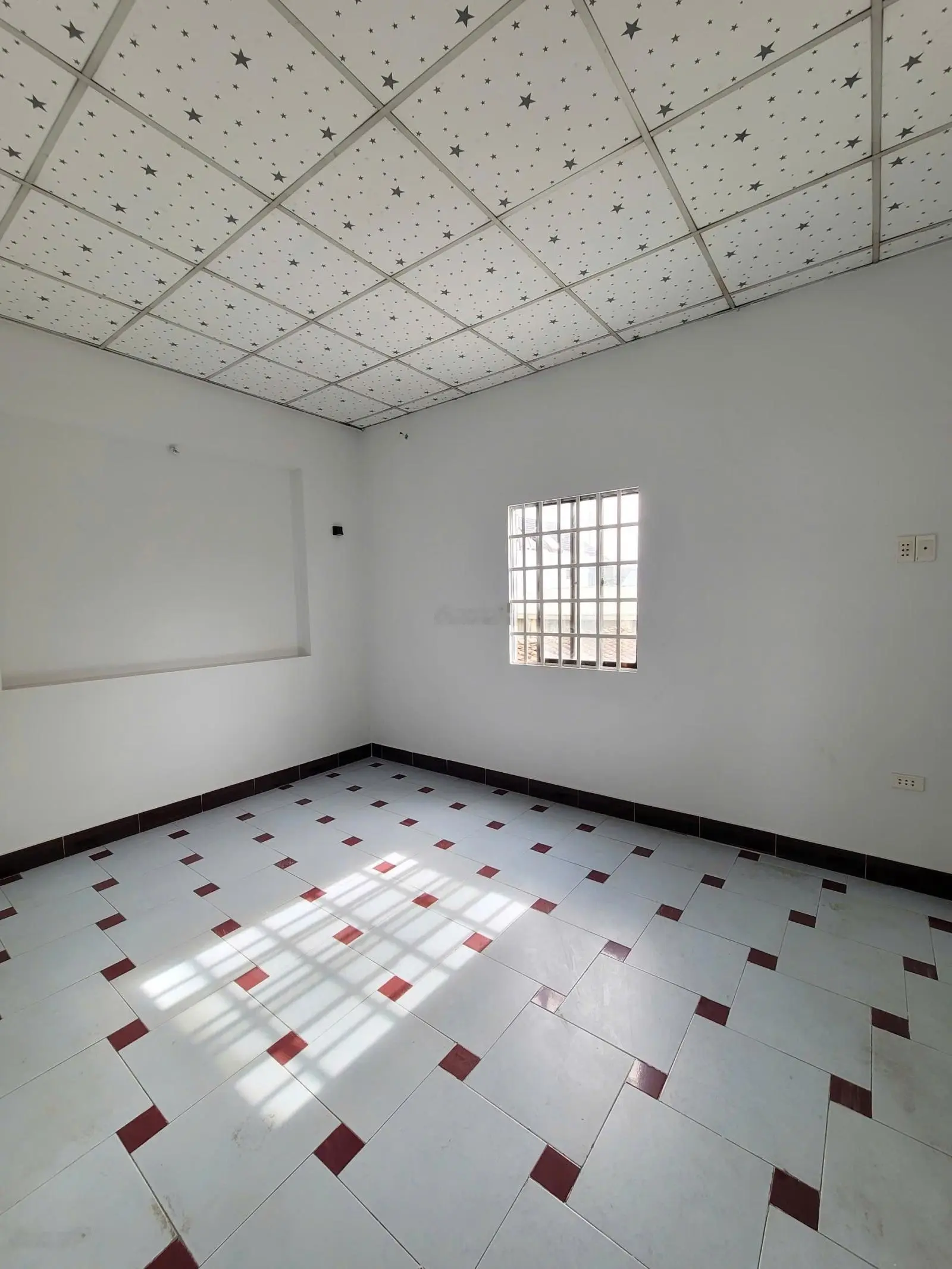 Nhà 2 lầu, 5x12m, 3.35 tỷ, Dĩ An, đường 10m thông, Ra BigC 900m, Khu dân cư văn minh, SHR