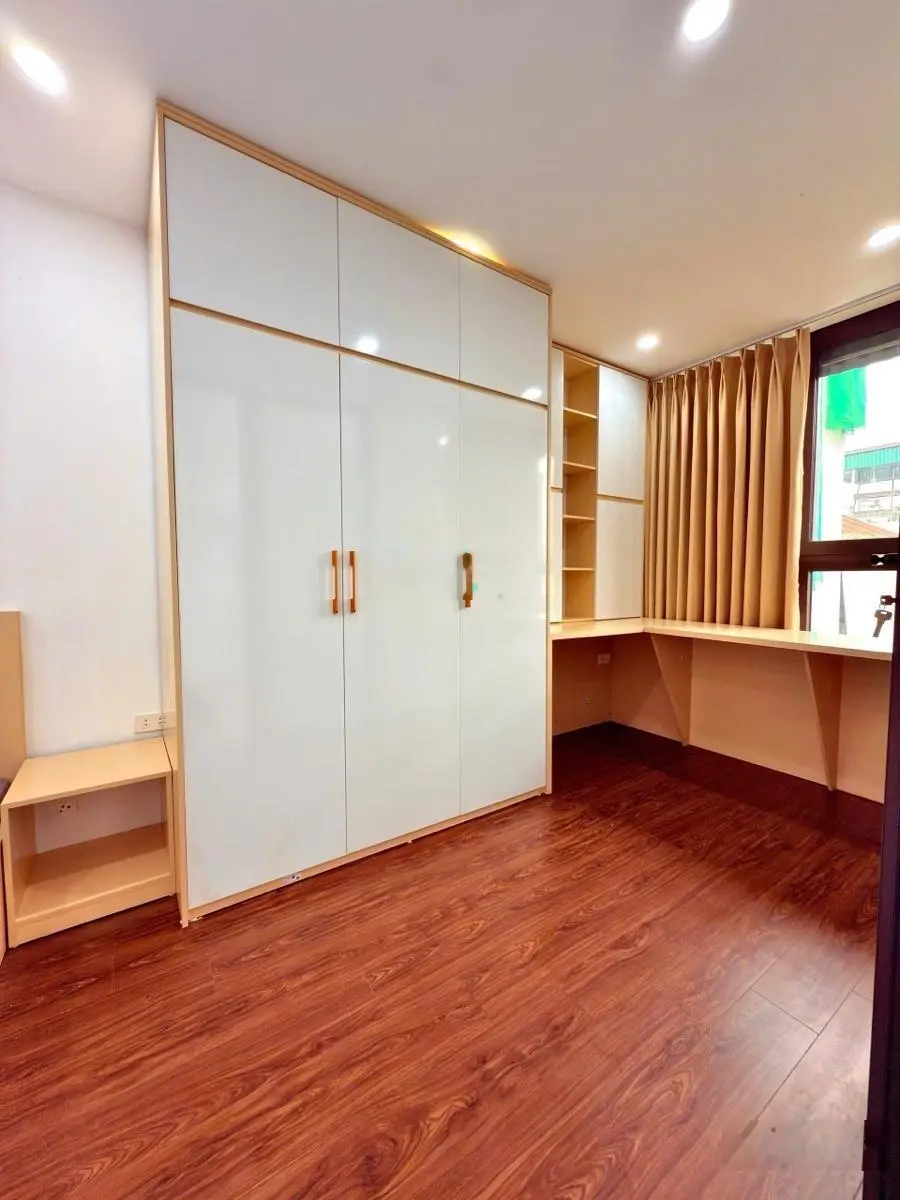 Bán nhà ngõ thổ quan đống đa 30*4 7.8tỷ tầng nhà thoáng phòng nào cũng có ban công . Ô tô đỗ cửa