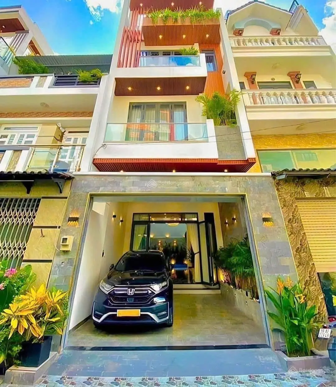 Bán nhà Phú Gia - Phú Thượng Tây Hồ - Ô tô vào nhà - Xây mới 7 tầng Diện tích 42,8m - nhà xây 1 t