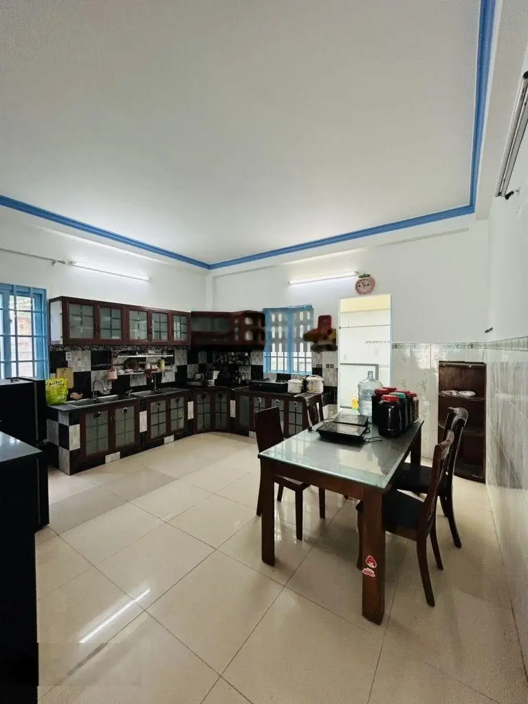 Nhà mới 4 tầng xe hơi ngủ trong ,full nội thất cao cấp, mặt tiền hẻm 6m ,đường nguyễn thị thậ