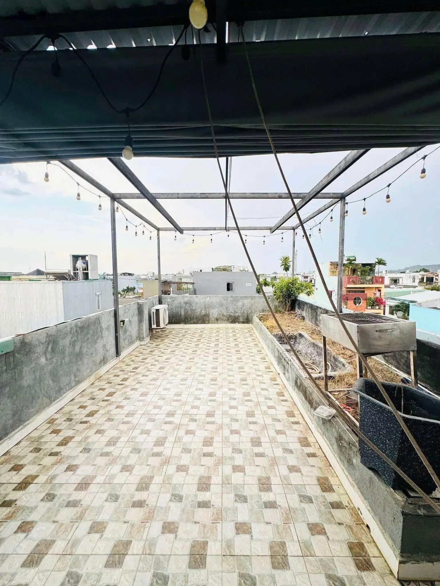 Bán nhà 3 tầng khu dân trí cao, đầy đủ công năng, nhà đẹp y hình, full nội thất, có bớt